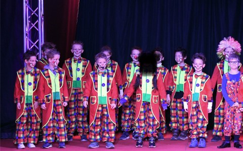 630_0900_2589581_221204cr_Zirkusauffuehrung_der_Lindensc.jpg